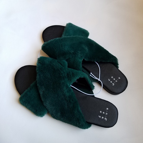 Emerald Crossband Faux Fur Slide Sandals-6/9 - Picture 3 of 3